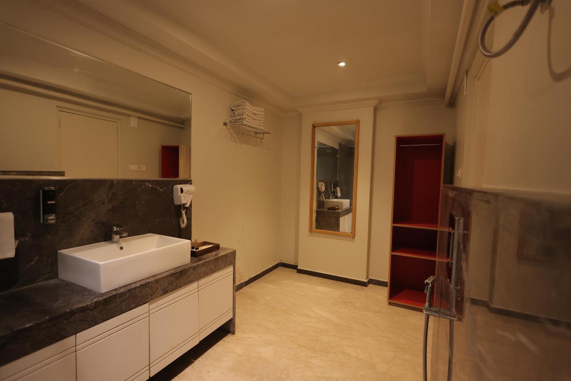 Phoenix - Unmatched Comfort Udaipur Extérieur photo