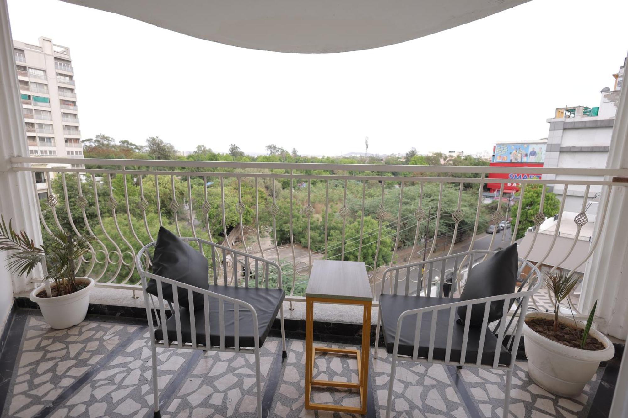 Phoenix - Unmatched Comfort Udaipur Extérieur photo